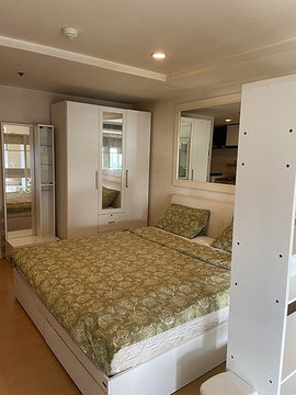 Rent Studio Condo The Trendy Condominium, Soi Sukhumvit 13, 33 sq.m., 11th floor, swimming pool view, BTS Nana