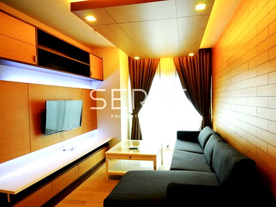 Condos for sale : 🔥Hot Price🔥Newly Renovated 1 Bed with Bathtub Unit BTS Phrom Phong 200 m. at Noble Refine / Condo For Sale