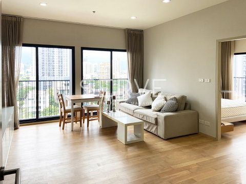 Open view 2 side Corner unit 1 Bed with Bathtub Good Location BTS Ekkamai 200 m. at Noble Reveal Condo / Condo For Rent