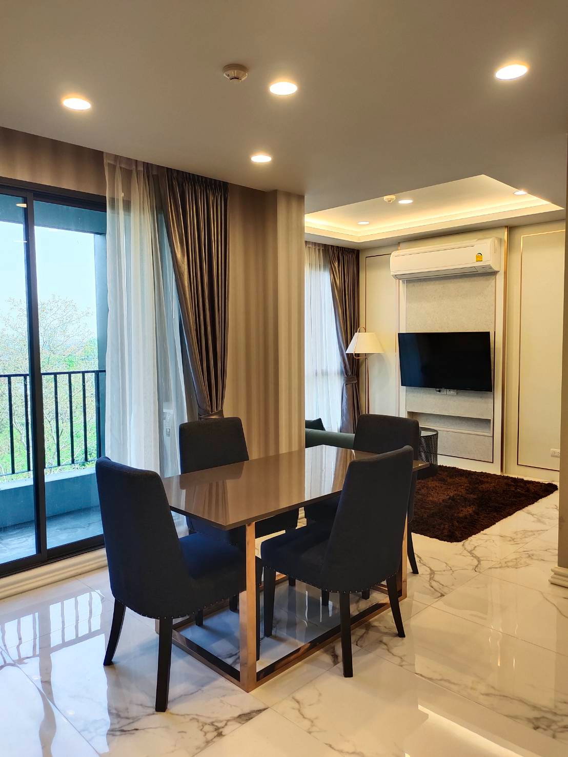ให้เช่าด่วน 2 นอน 2 น้ำ 62 ตรม. ห้องใหญ่ราคาดีจาก 28000 เฉพาะเดือนนี้ลดเหลือ 25000 ห้องสวย เฟอร์ครบ เครื่องใช้ไฟฟ้าครบ พร้อมอยู่