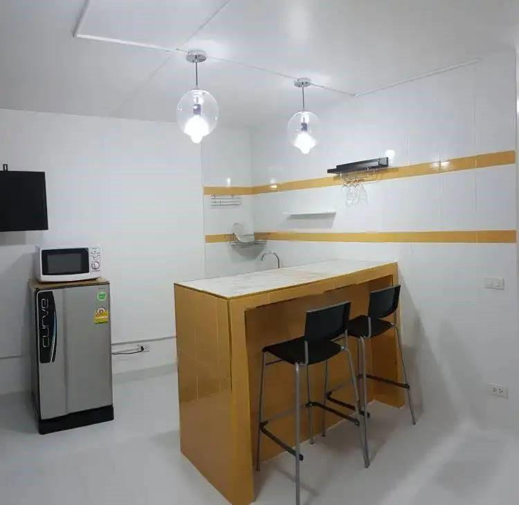 รูป ห้องใหม่ ทำเลดี เดิน 1 นาที คอสโมบาร์ซ่า ตึกC4  วิวนอก +ฟรี!ค่าเช่า 1 เดือนแรก - รูปที่ 1/7