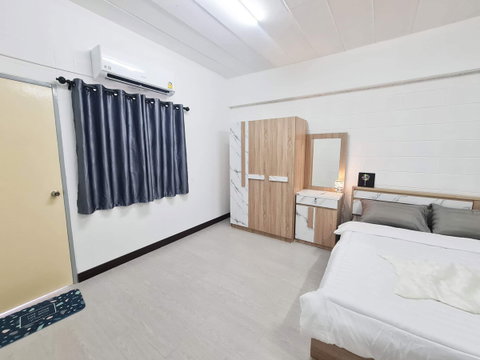 Room for rent 3,000 baht 31 sq.m. Rama 2 Soi 60 with Air con + Furniture + parking