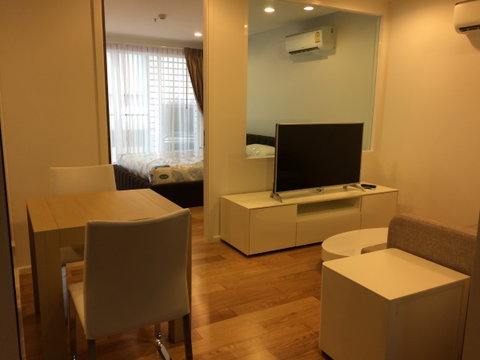 ว่างพร้อมอยู่! 15 Sukhumvit Residence. 1นอน 45ตร.ม. Line id: @pfagent