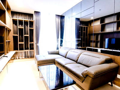 Condos for sale : 262K/sq.m.! - Modern Style Corner Unit 1 Bed  60.99 sq.m. Perfect Location BTS Phloen Chit at Noble Ploenchit Condo / Condo For Sale