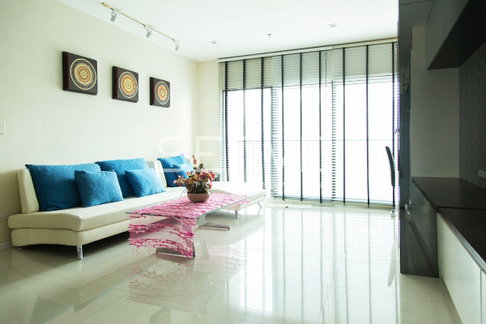 Modern Style 2 Beds 2 Baths Large room 90 sq.m. Directly connecting to BTS Thong Lo at Noble Remix Condo/ Condo For Rent