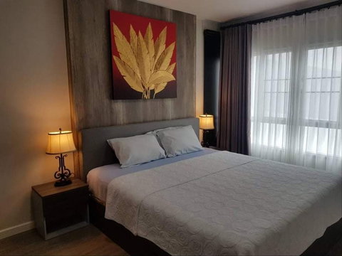 ให้เช่าดีคอนโด ริน 2 นอน 2 น้ำ 5.2 ล้านบาท  ค่าเช่า23,000/ด. วิวห้องนั่งเล่นเห็นตึกเซ็นเฟส เป็นส่วนตัว #เซ็นเฟสชม.