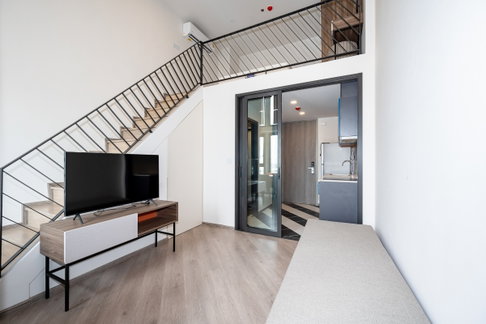 ให้เช่าคอนโดเดอะ เบส สะพานใหม่ ✅ห้องสไตล์ Loft 2 ชั้น ห้องน้อยหายาก❗ 🟥 Line@ : @propertyfinder