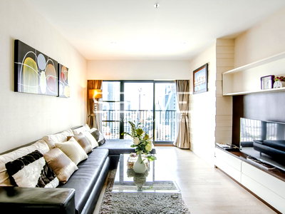 Condos for sale : 🔥Nice Room 2 Beds 2 Baths with Bathtub East Side Perfect Location BTS Thong Lo at Noble Remix Condo/ Sell with Tenant