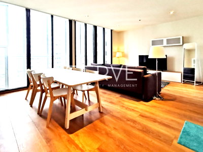 Condos for sale : Combine 2 Beds Corner Unit Unit with 3 Unblock View of Bangkok Close to BTS Phrom Phong at Park 24  or  Park Origin Phrom Phong / Condo For Sale