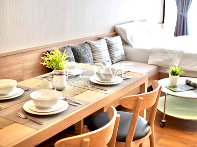 Condos for sale : Studio Nice Decorate High Fl. 20+ Good Location BTS Phrom Phong at Park 24 or Park Origin Phrom Phong / Condo For Sale