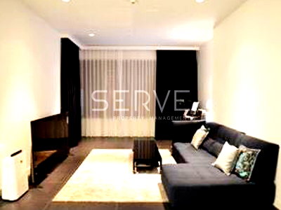 Condos for sale : Large Room 2 Beds with Bathtub 107.96 Sq.m. High ceiling (3 m.) Good Location BTS Ratchadamri 300 m. at 185 Rajadamri Condo / For Sale