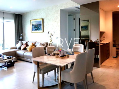 Condos for sale : 2 Beds with Bathtub 112.42 Sq.m. High Fl 25+ Nice View and Good Location BTS Ratchadamri 300 m. at 185 Rajadamri Condo / For Sale