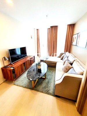 Condos for sale : 1 Bed 55.75 sq.m. High Fl. 10+ Perfect Location Directly connecting to BTS Phloen Chit at Noble Ploenchit Condo / For sale