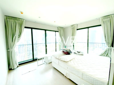 Condos for sale : 🔥Corner Unit 1 Bed with Bathtub 61.57 sq.m. High Fl. 20+ Good Location BTS Thong Lo 2.1 km. at Noble Solo Condo / For Sale