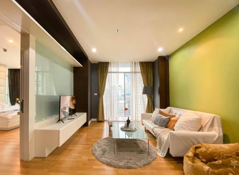 for rent Urbana Sathon. 1bed 70sqm. Line id: @pfagent