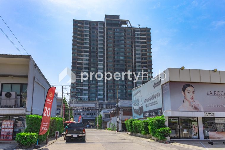 Supalai Loft Yaek Fai Chai station