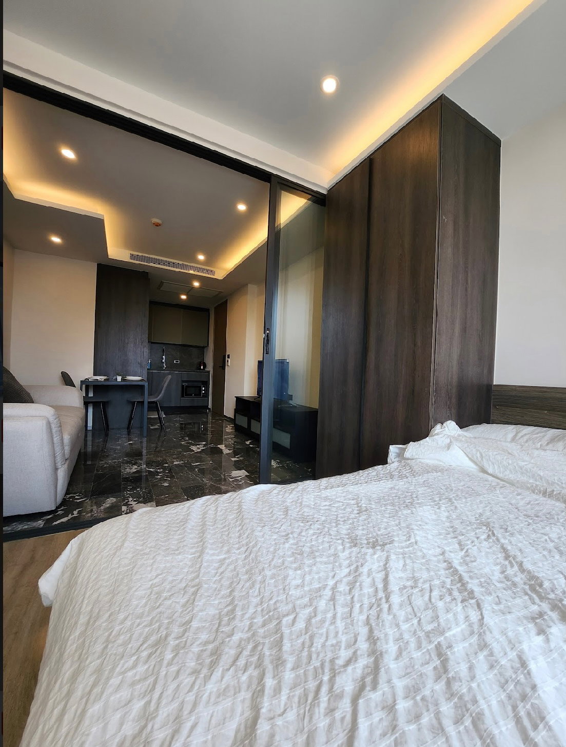 ปล่อยเช่า 168 Sukhumvit 36 Cheapest Price 16,000 Baht  with bathtub  Nice unit  Nearby BTS Thonglor