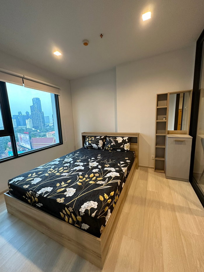 picture FOR RENT  :  Life One Wireless (BTS Ploenjit) (RT-01)   - 1/9