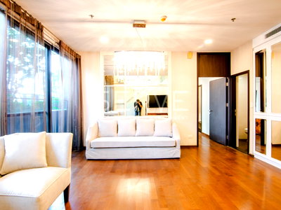 Condos for sale : 🔥Special Hot Deal 23.5 MB🔥- ! Duplex 3 Beds 3.5 Baths with Bathtub 140 sq.m. Next to BTS Thong Lo at Noble Remix Condo / For Sale