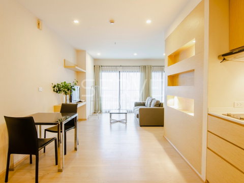 Cozy & Homey Style Studio with Bathtub Perfect Location BTS Thong Lo At Condo Noble Remix / Condo For Rent