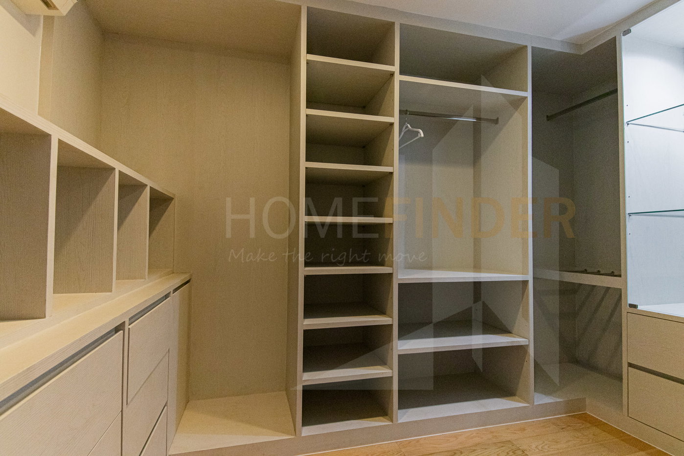 picture Downtown 49 3 bedrooms, for rent - 4/8