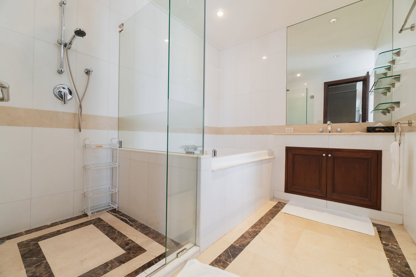 รูป Las Colinas 4 bedrooms, for rent - รูปที่ 23/54