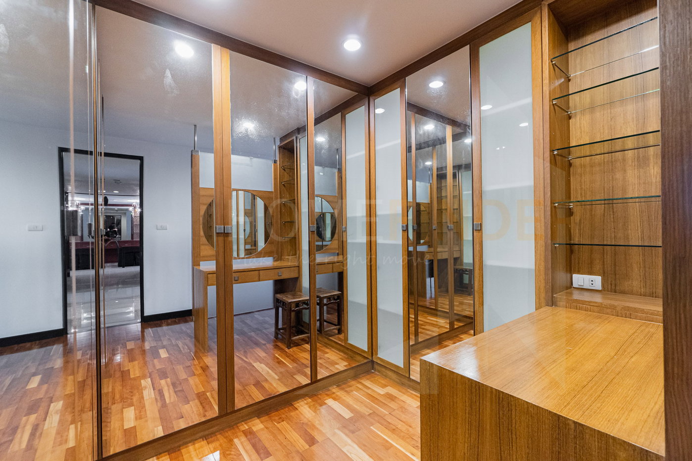 picture Avenue 61 2 bedrooms, for rent - 6/9