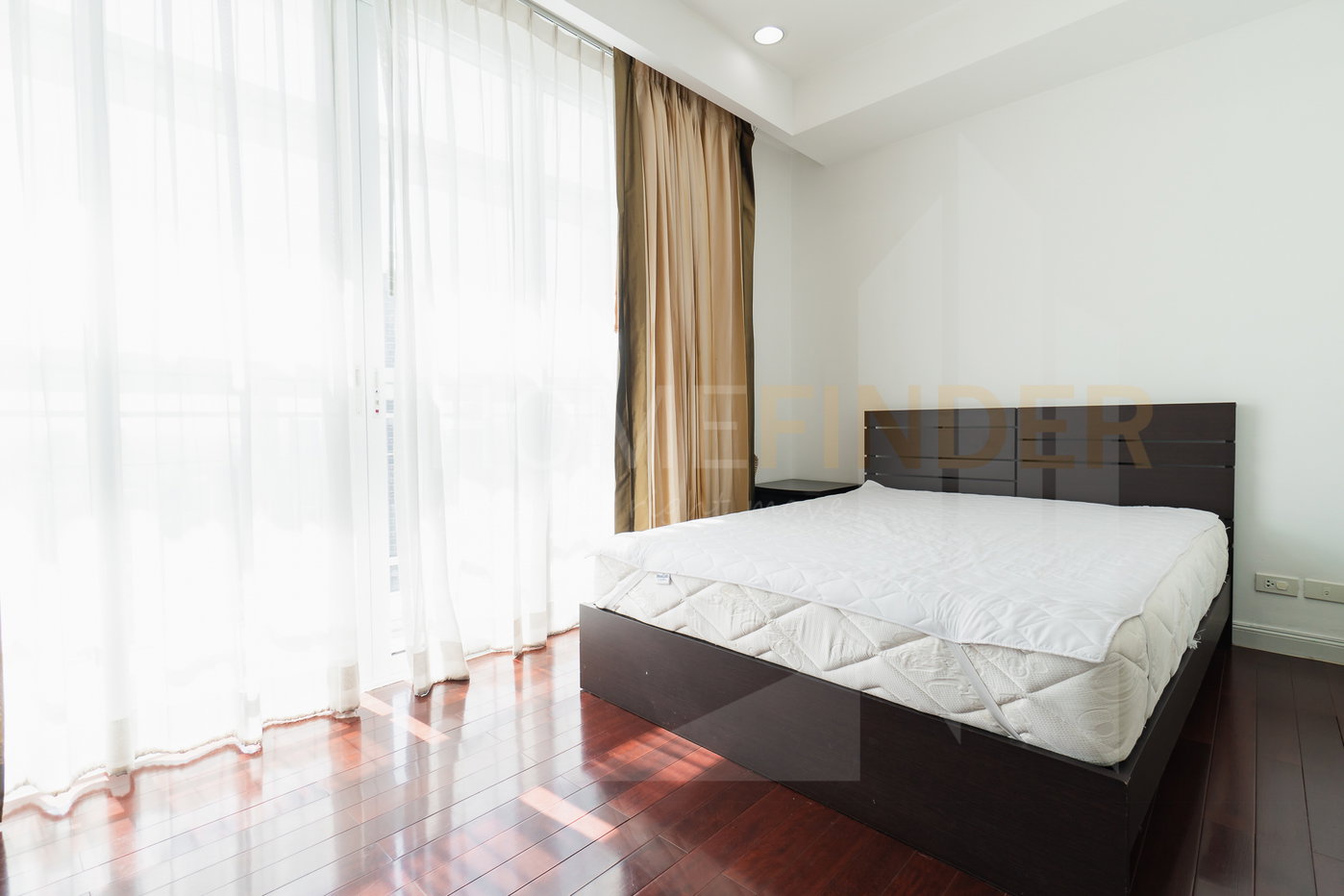 รูป Baan Rajprasong condominium 3 bedrooms, for rent - รูปที่ 2/24