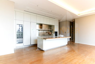 ขายคอนโด : Sindhorn Lumpini 3 bedrooms, for sale