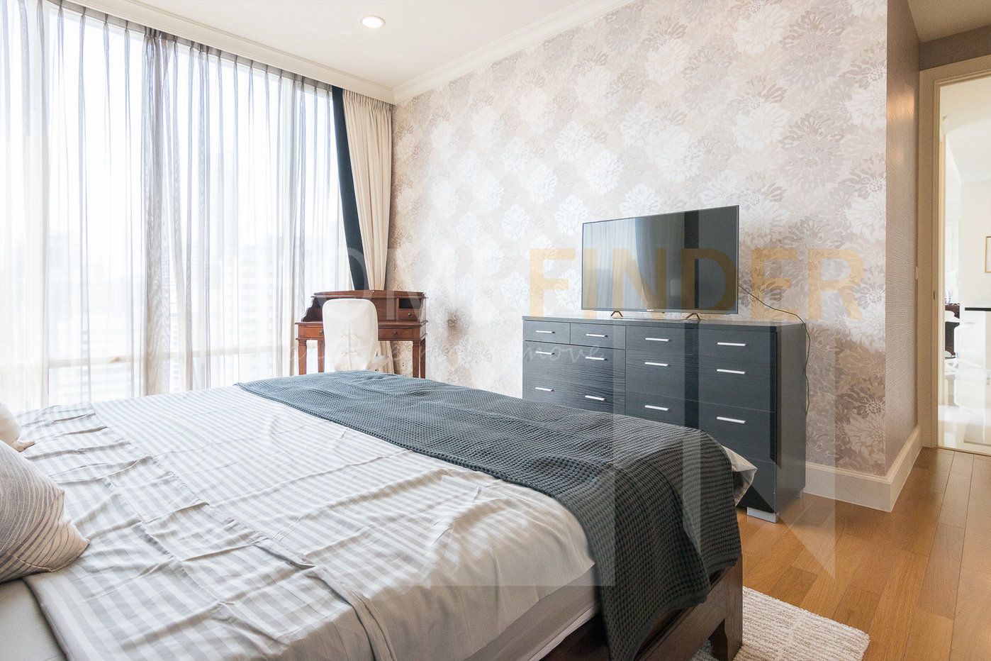picture Royce Private Residences 3 bedrooms, for rent - 7/11