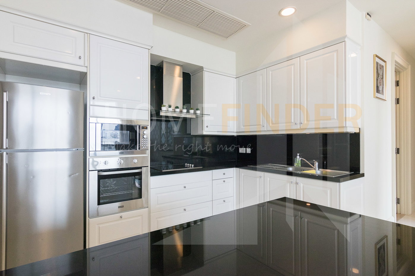 picture Royce Private Residences 3 bedrooms, for rent - 11/11