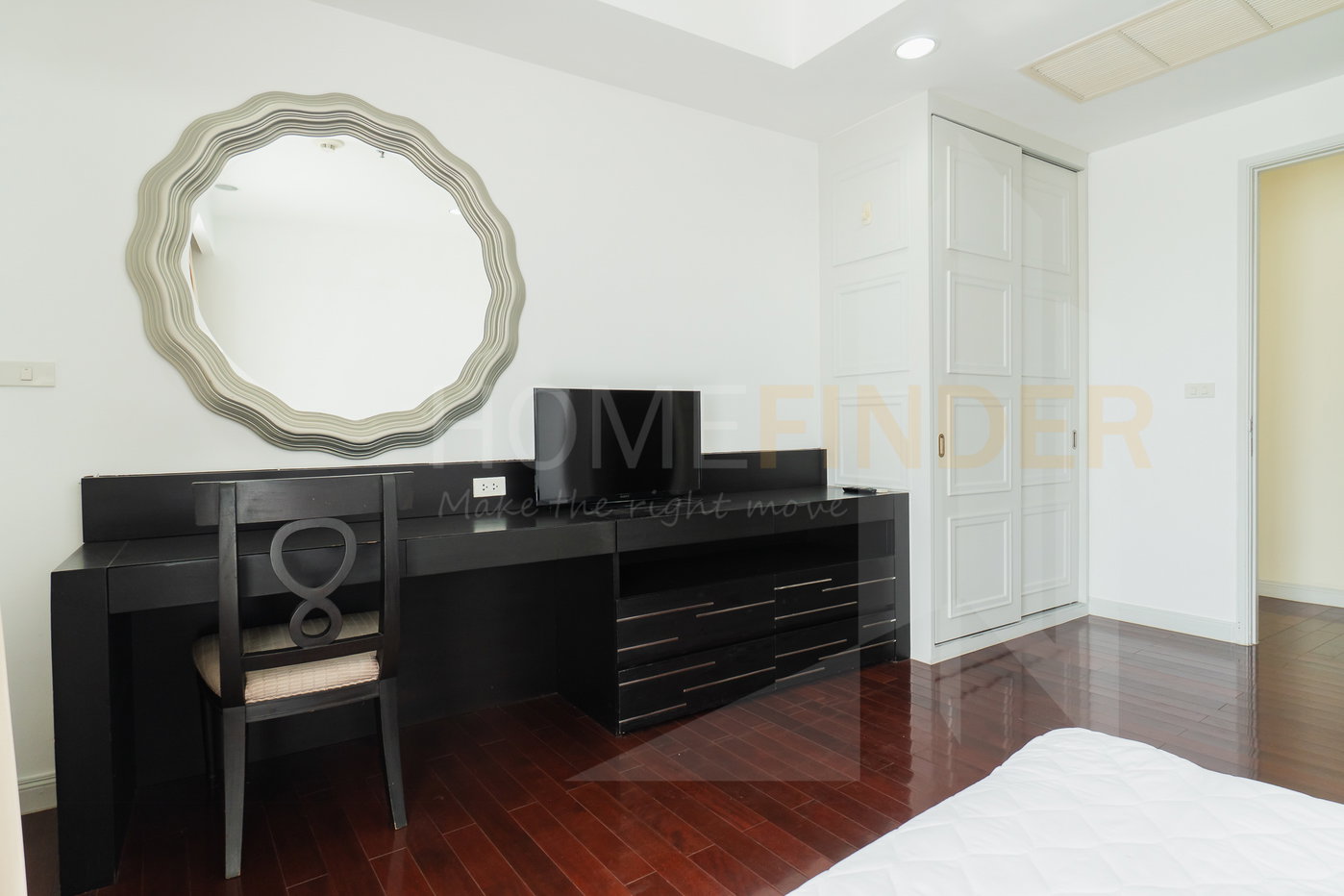 รูป Baan Rajprasong condominium 3 bedrooms, for rent - รูปที่ 16/24