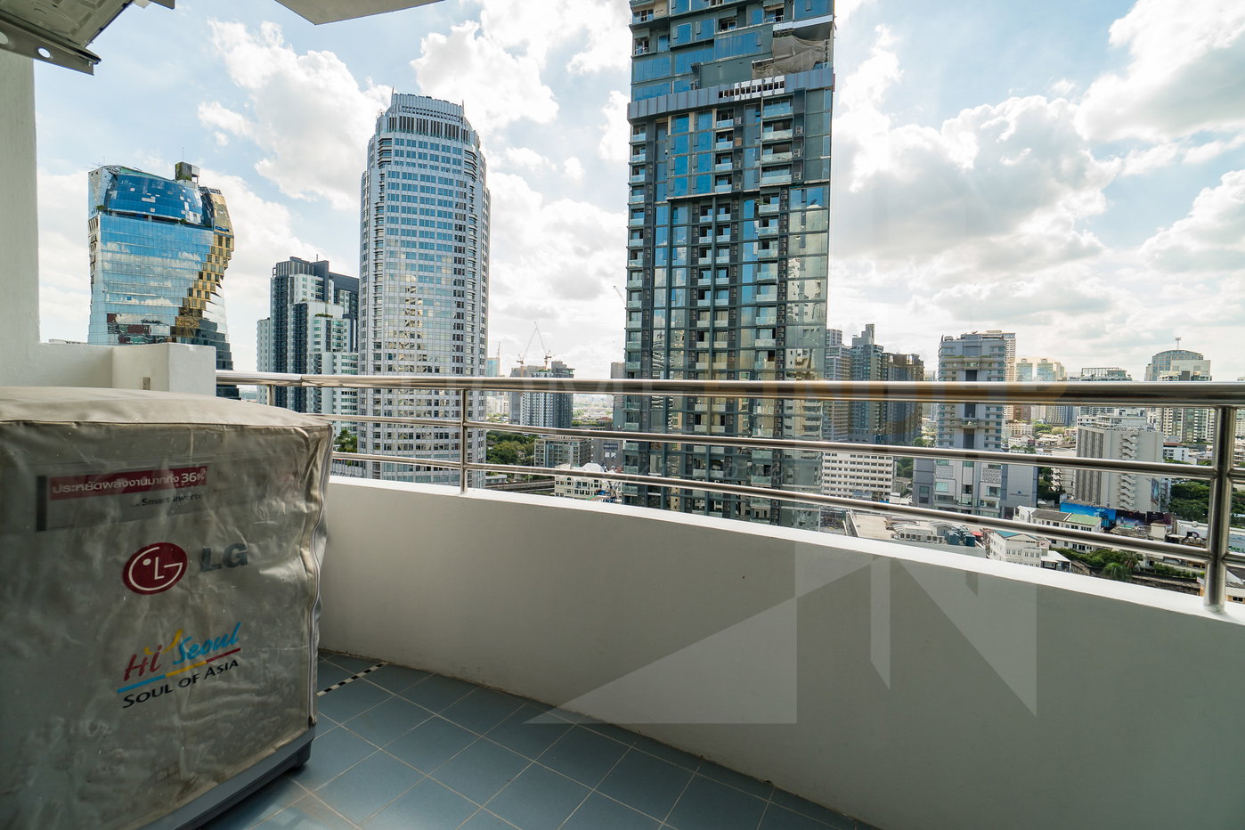 picture Top View Tower condominium 3 bedrooms, for rent - 10/13