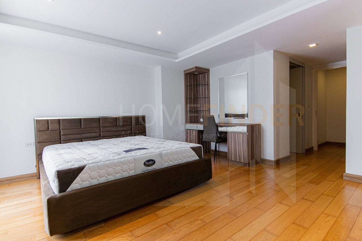 picture Downtown 49 3 bedrooms, for rent - 3/8