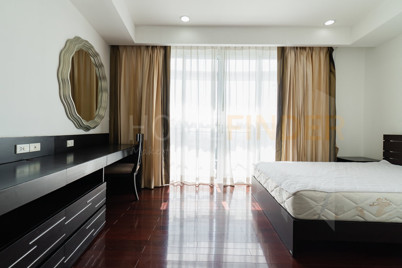 รูป Baan Rajprasong condominium 3 bedrooms, for rent - รูปที่ 15/24