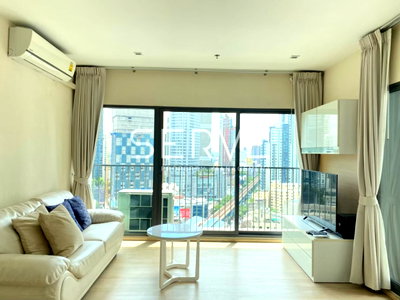 Condos for sale : Corner Unit 1 Bed 1 Bath with Bathtub Fully furnished Perfect Location BTS Thong Lo at Noble Remix Condo / Condo For Sale