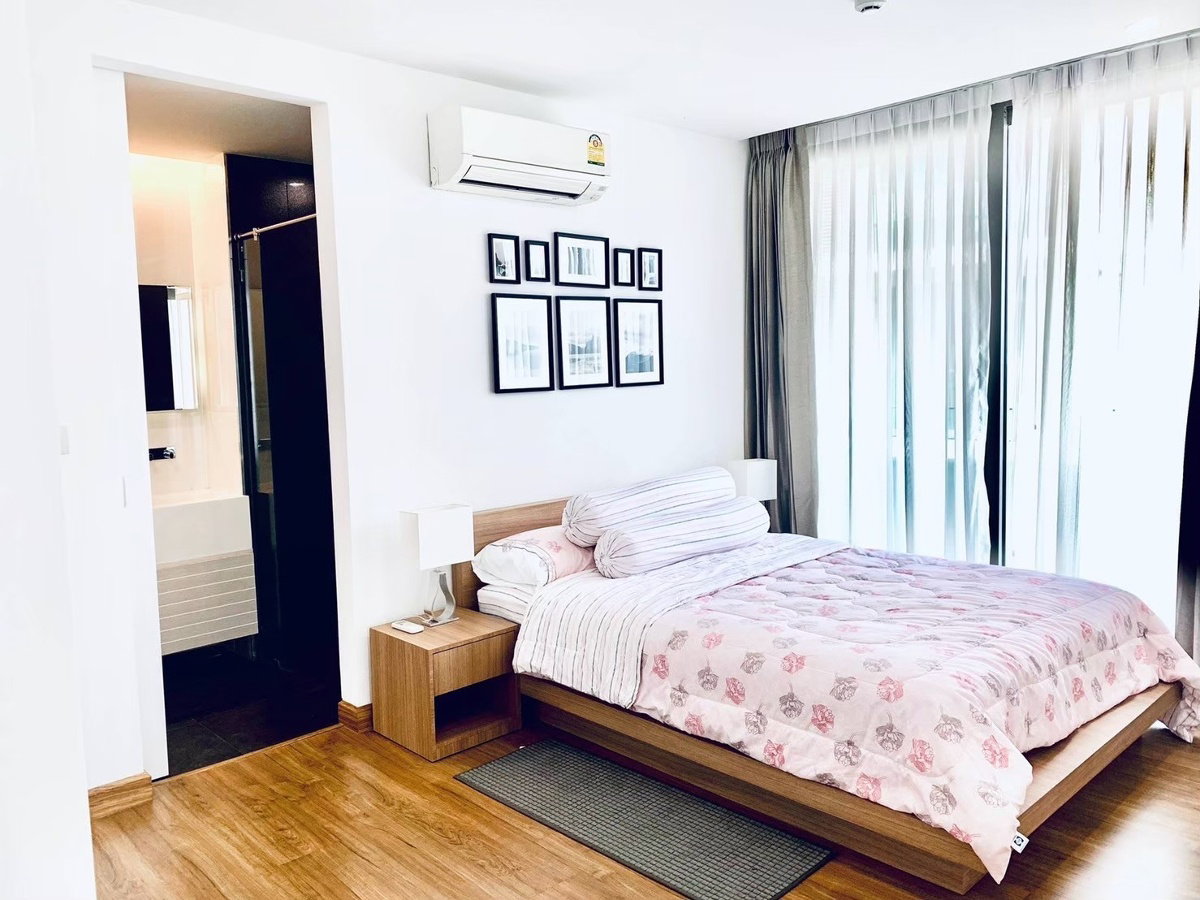 ให้เช่า The Nimmana ห้องใหญ่ ห้องมุม ใจกลางนิมมาน วิวดอยสุดจึ้ง ห้องใหญ่ โทร: 098-9690236 (แจน)