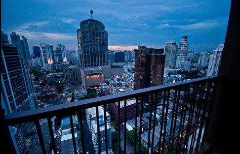 corner Room 1Bed 1Bath Noble refine BTS Promphong 200m. LineID : @Habitant (with@ Ahead)