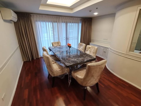 LTHC9263 – Condo in Phrom Phong FOR RENT 2 beds 2 baths size 150 Sq.m. near BTS Phrom Phong Station ONLY 75k/Month