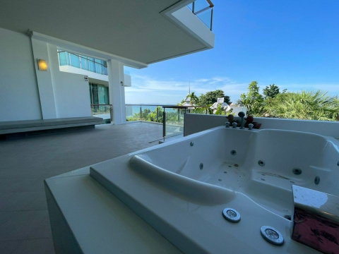 The Sanctuary Wongamat Luxury Room for Rent, 2 Bedrooms Sea View Large Balcony with Jacuzzi