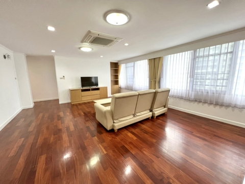 LTH9349 – Condo in Sukhumvit 43 FOR RENT size 163 sq.m. 3 beds 2 baths near BTS Phrom Phong station ONLY 60k/month