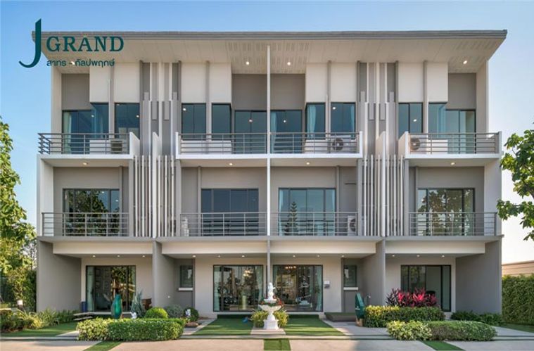 J Grand Sathorn - Kalapapruek