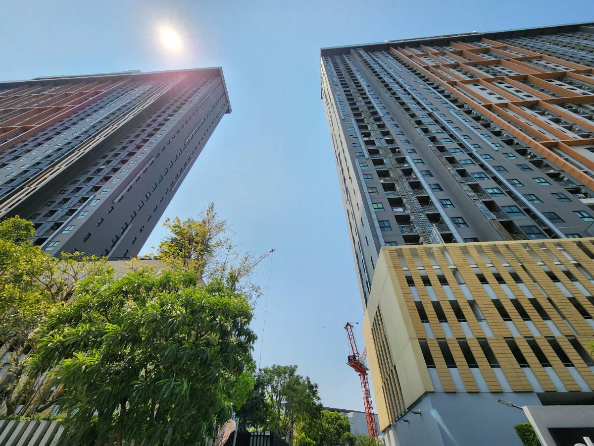 picture Available. luxurious ** For rent, Plum Condo Central Station++ has a washing machine. and bathroom glass divider++ 4 air conditioners - 77/94