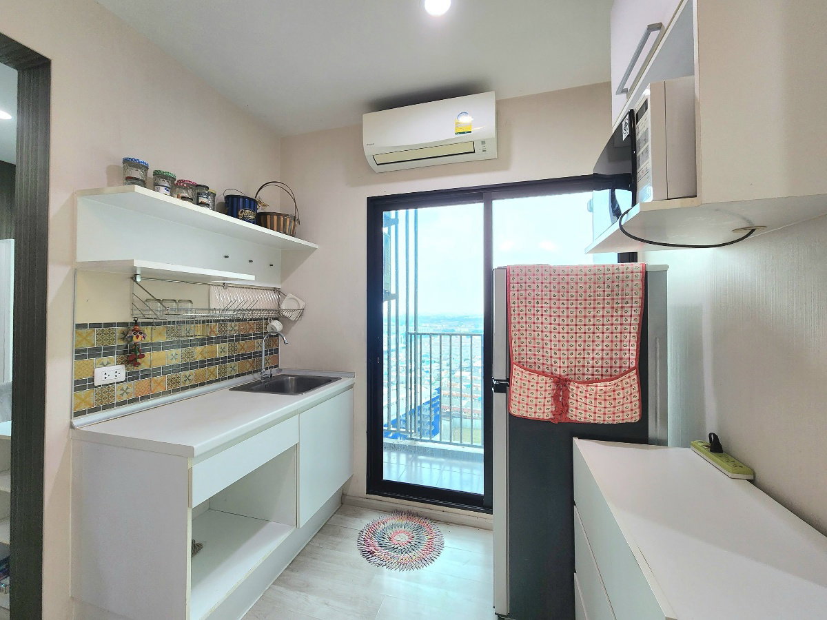 picture Available. luxurious ** For rent, Plum Condo Central Station++ has a washing machine. and bathroom glass divider++ 4 air conditioners - 16/94