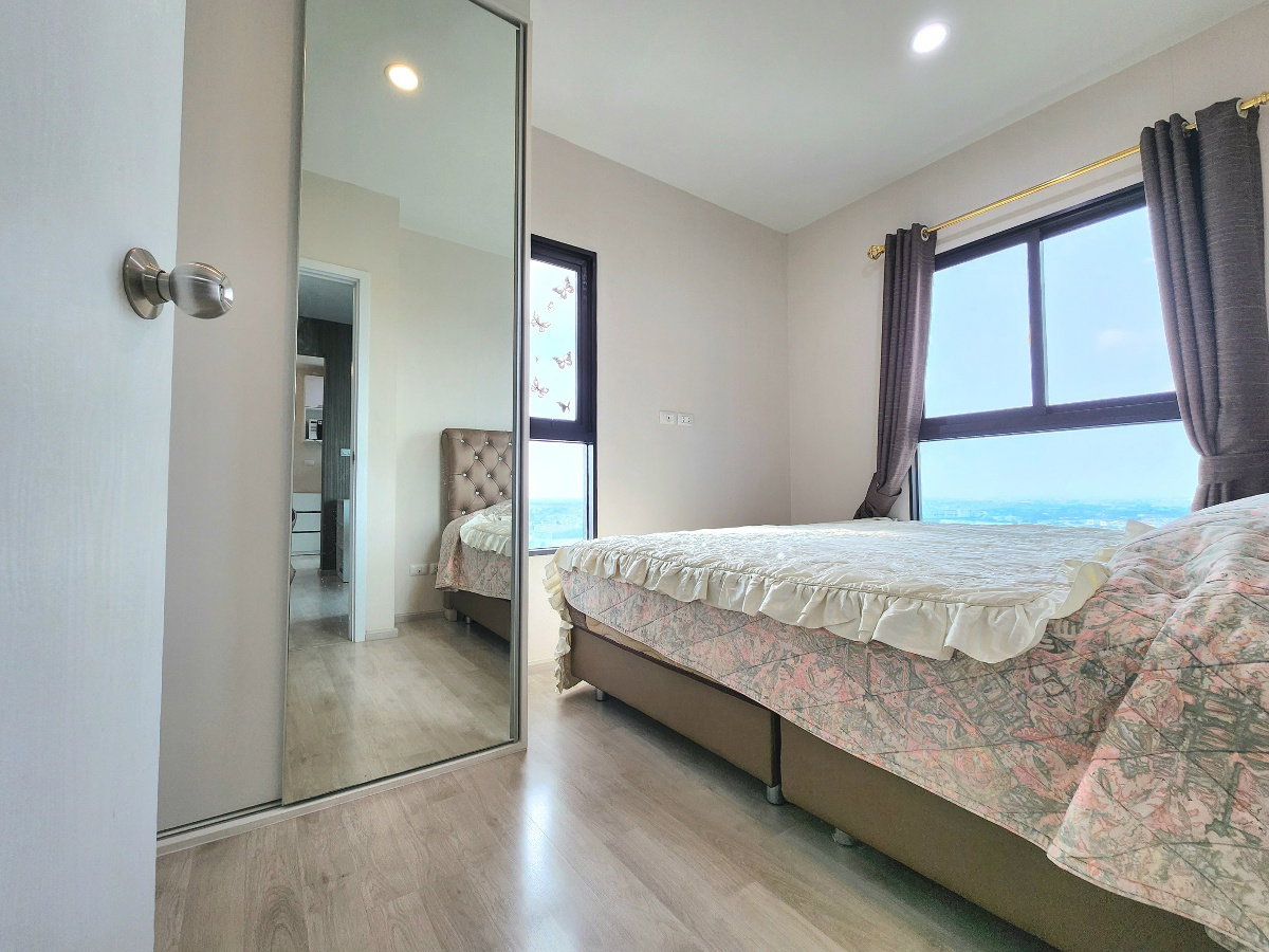 picture Available. luxurious ** For rent, Plum Condo Central Station++ has a washing machine. and bathroom glass divider++ 4 air conditioners - 43/94