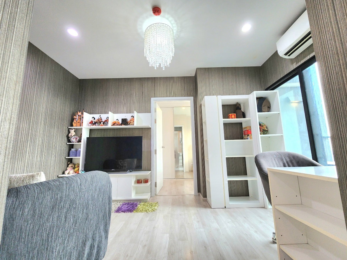 picture Available. luxurious ** For rent, Plum Condo Central Station++ has a washing machine. and bathroom glass divider++ 4 air conditioners - 18/94