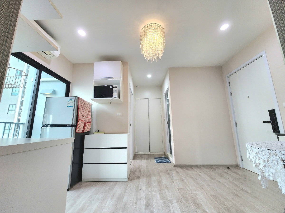 picture Available. luxurious ** For rent, Plum Condo Central Station++ has a washing machine. and bathroom glass divider++ 4 air conditioners - 31/94
