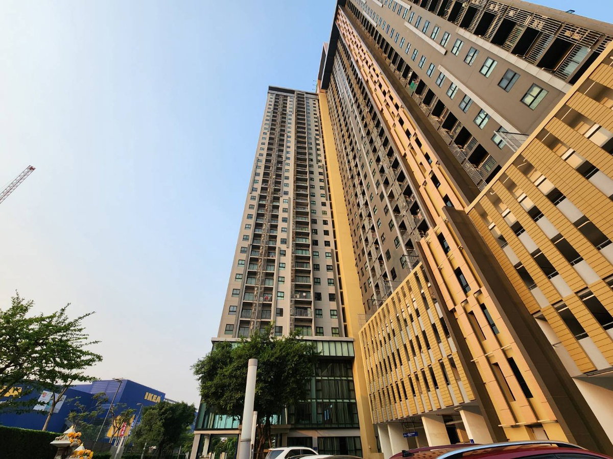 picture Available. luxurious ** For rent, Plum Condo Central Station++ has a washing machine. and bathroom glass divider++ 4 air conditioners - 78/94