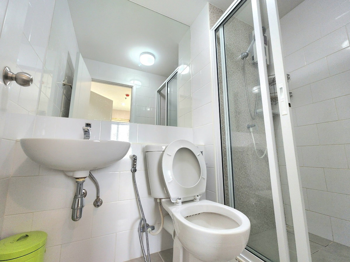 picture Available. luxurious ** For rent, Plum Condo Central Station++ has a washing machine. and bathroom glass divider++ 4 air conditioners - 40/94
