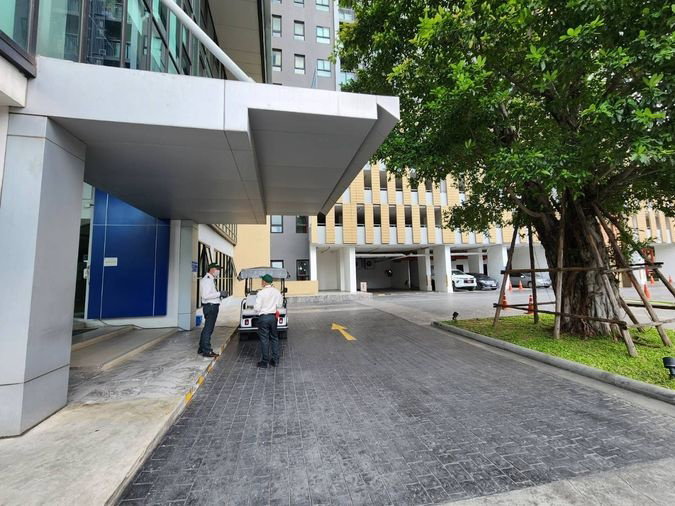 picture Available. luxurious ** For rent, Plum Condo Central Station++ has a washing machine. and bathroom glass divider++ 4 air conditioners - 80/94
